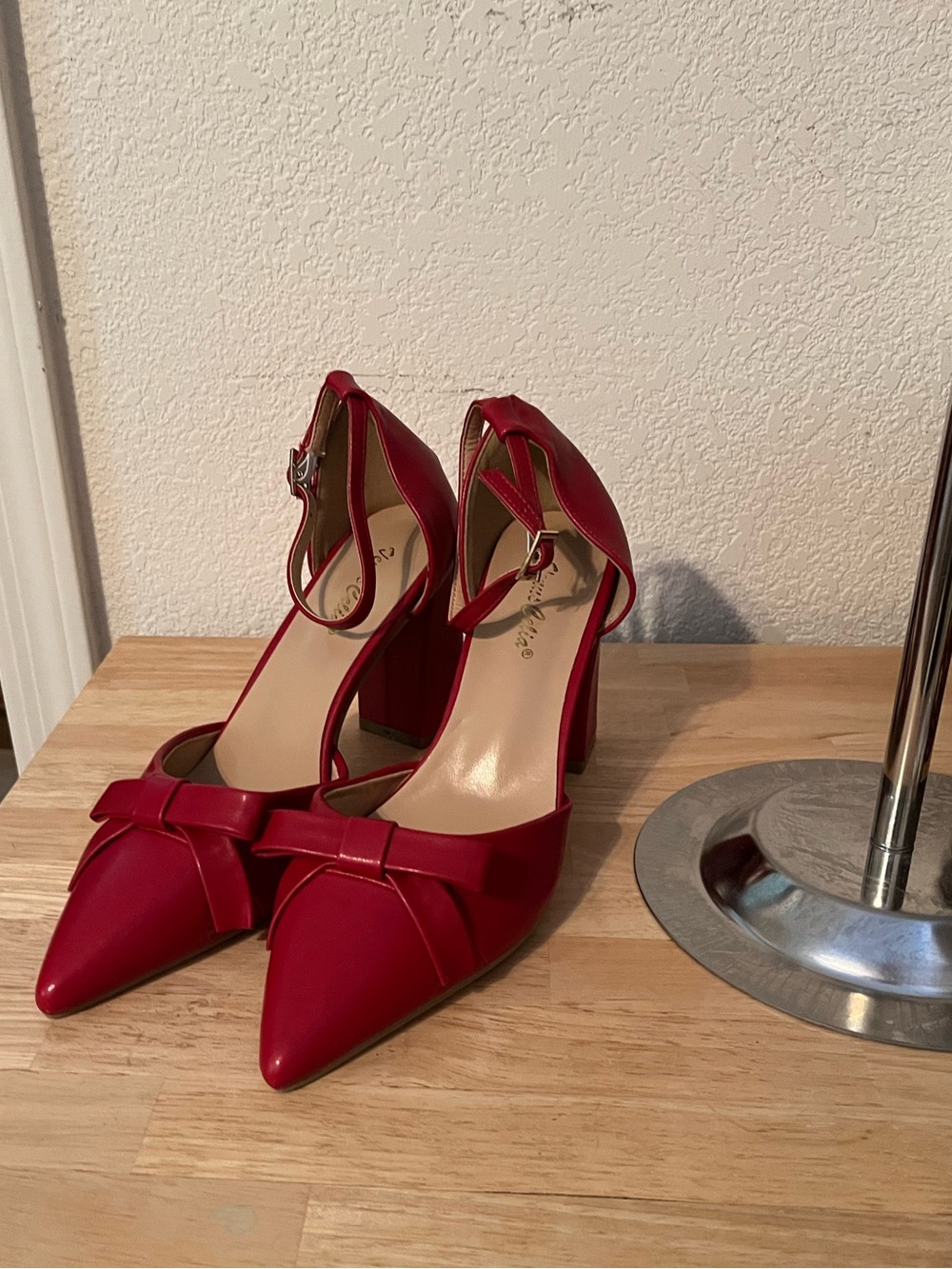 Venus Celia Red Pointed-Toe Bow Block Heels with Ankle Strap - Picture 6 of 9